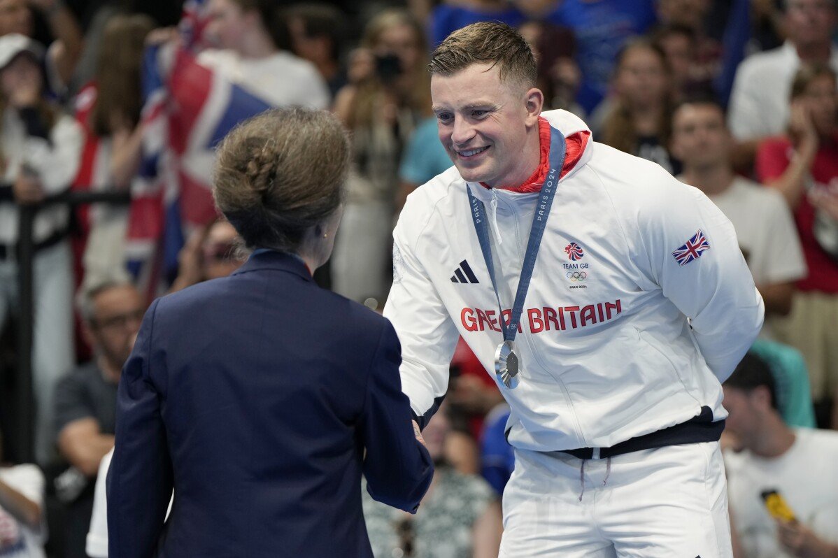 นักว่ายน้ำชิงแชมป์อังกฤษ Adam Peaty ตรวจพบเชื้อ COVID หลังชนะเหรียญเงิน